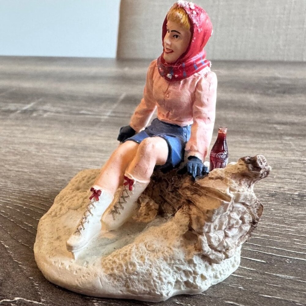 Vintage 1996 Coca Cola Christmas Town Square Collection Skaters Pause Figurine - Picture 2 of 8